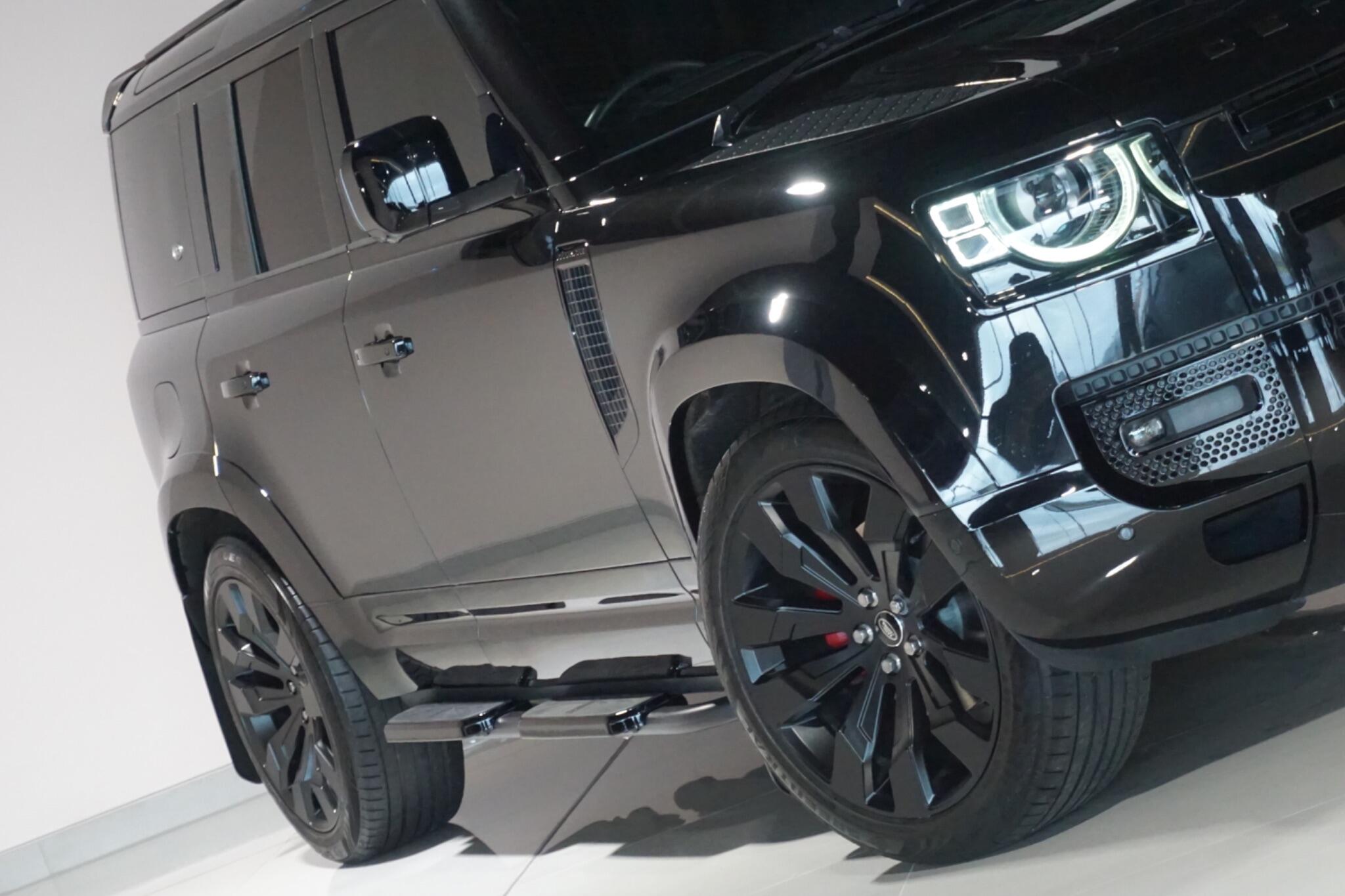 Land Rover Defender 110 3.0 D250 MHEV SE SUV 5dr Diesel Auto 4WD Euro 6 (s/s) (250 ps)